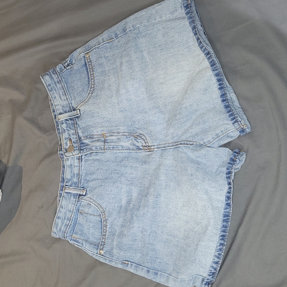 *high waisted denim shorts: Light wash color* size: L (8/10) |SHEIN| never worn!